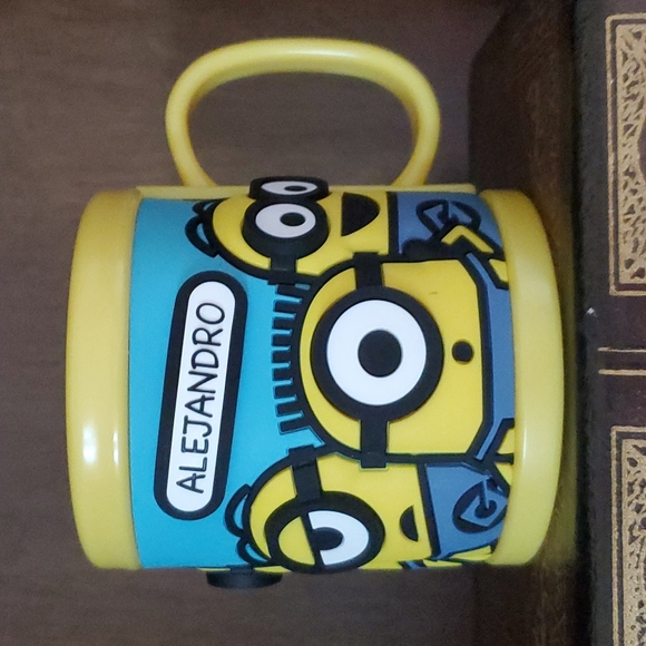 DESPICABLE ME MINION CUP UNIVERSAL STUDIOS PERSONALIZED ALEJANDRO - Picture 2 of 5